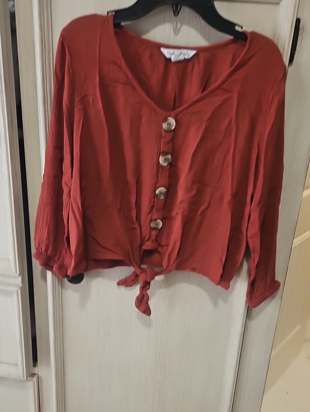 Streetwear Society Rust Button-Front Tie-Hem Blouse